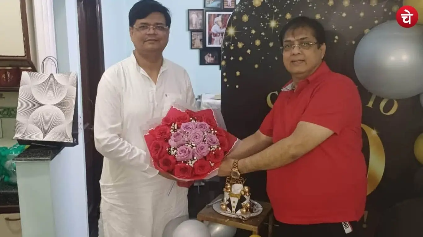 Samajwadi Party State Secretary Kunwar Bilal Barni wishing Deepak Vig a happy birthday